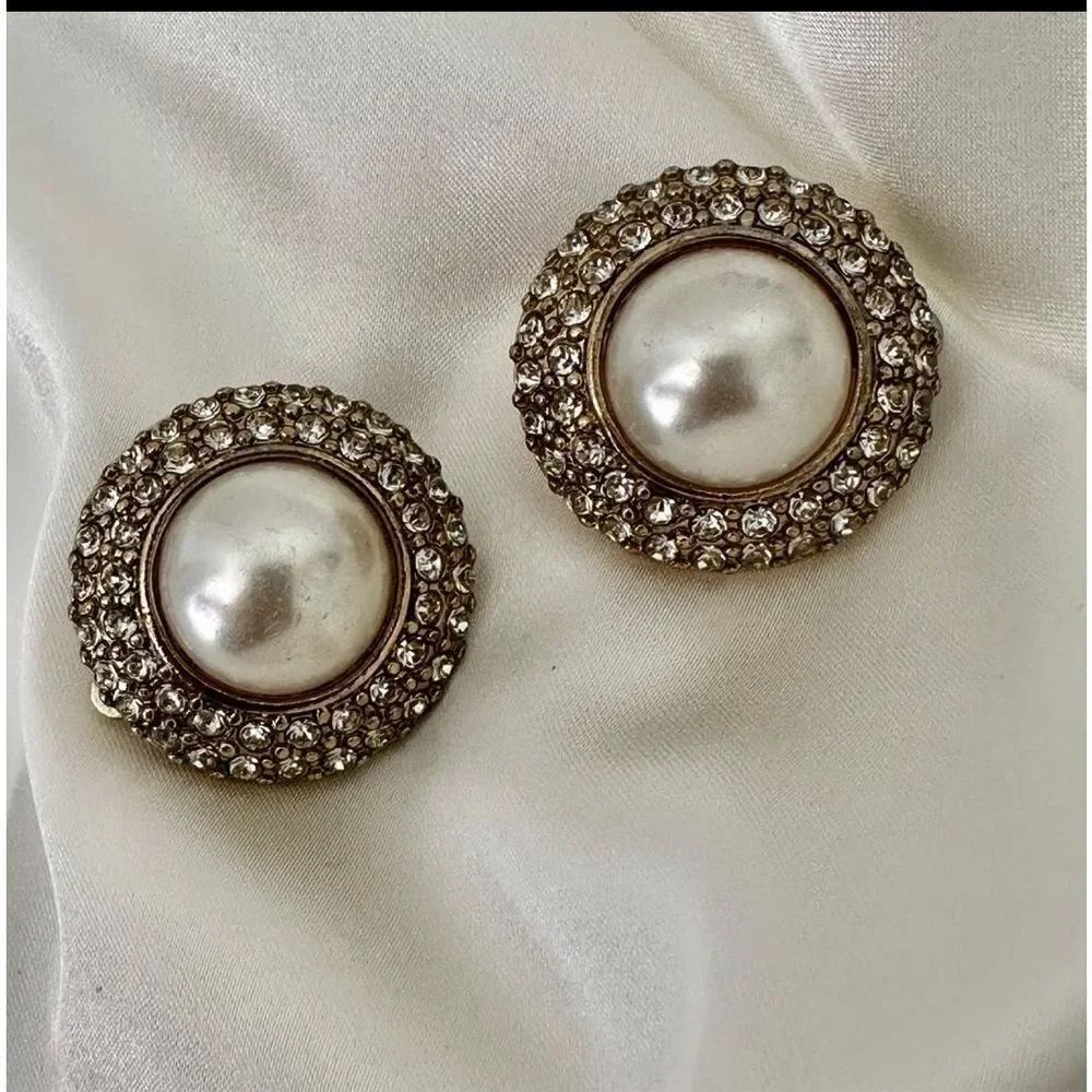 Faux pearl rhinestone circle clip on earrings